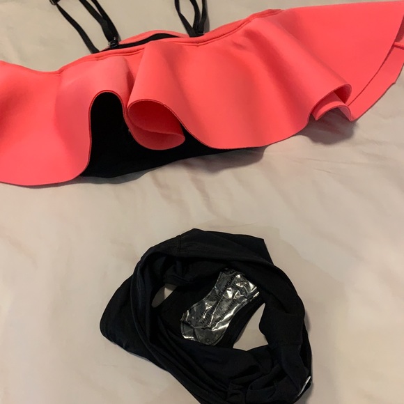 Brand New Ruffled Bikini Set - Picture 2 of 3